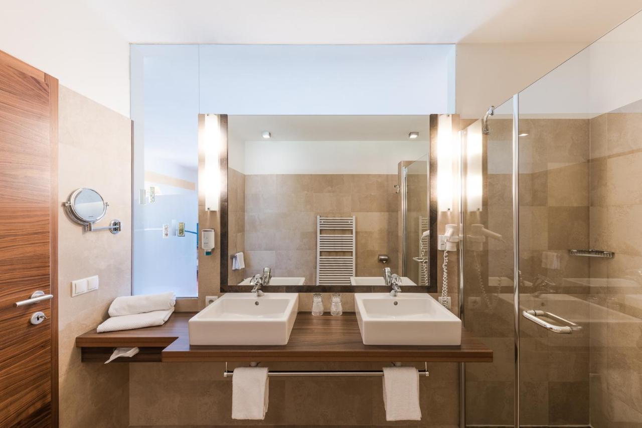 Hotel Mandelhof Аппиано-Сулла-Страда-дель-Вино Экстерьер фото